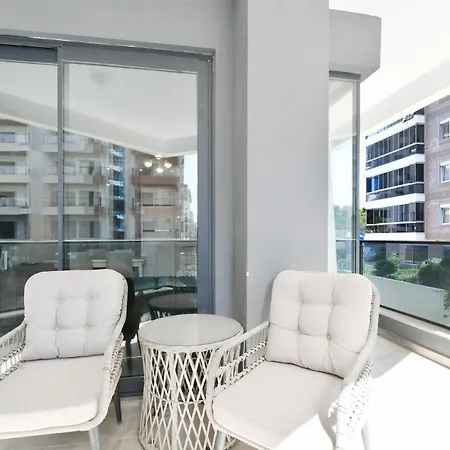 White Sail Spacious 2-bedroom Steps From Yekta Mall In Mahmutlar, Apartamento